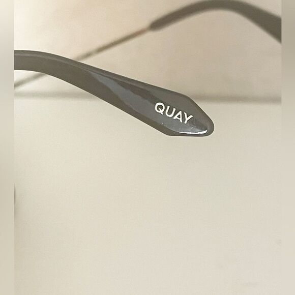 QUAY Polarized Nightfall Remixed shield Sunglasses with gold frame. New - Picture 13 of 15